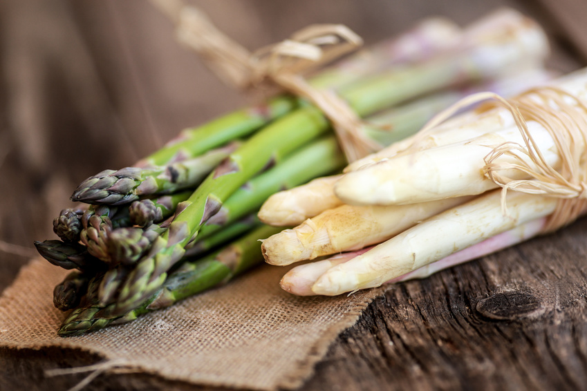 asperges-vertes-blanches-hotels-restaurant-3-chateaux-ribeauville